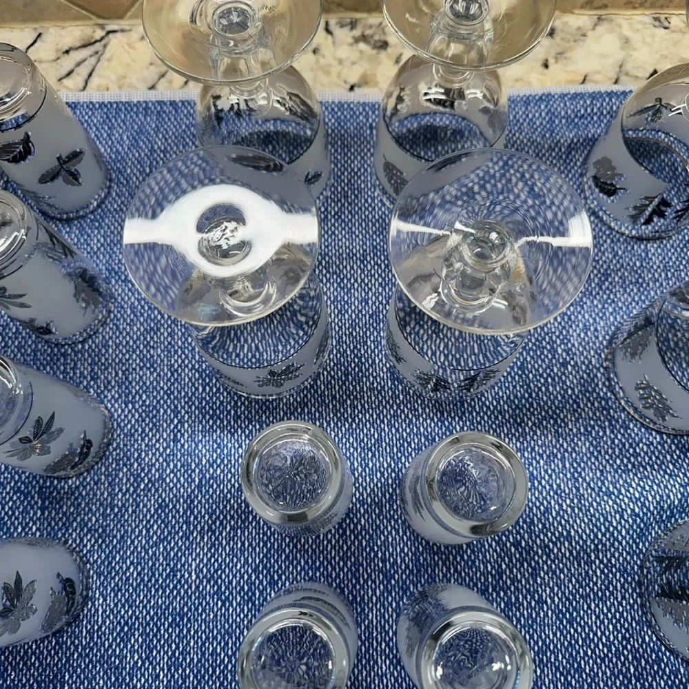 EVC Libbey MCM Silver Leaf 22-glass Lot; 10 Goblets and 12 Juice Glasses - Picture 9 of 13